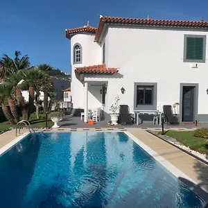  Apartment Apt- Sleeps 2 - Pool & Parking - Madeira Portugal
